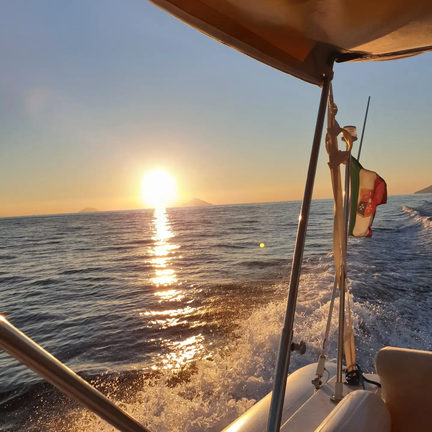 noleggio gommone eolie